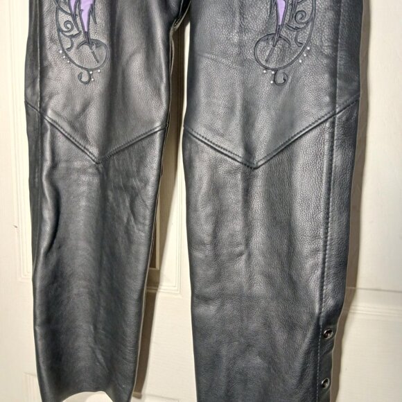Women’s Milwaukee Leather Diamond Label Rider Chaps Pants Sz S Purple Wings - Picture 7 of 16